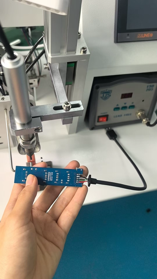 Semi/Fully Automatic Foot-Pedal Soldering Machine for PCB, LED, Motor and Connector Wiring - Image 3